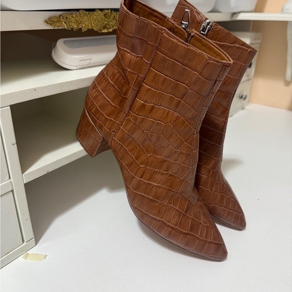 dolce vita Brown Croc-Embossed Ankle Boots with chic thick heels sides zipper - Picture 14 of 16